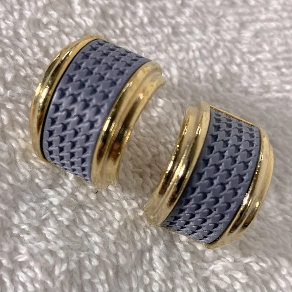 Vintage Grey Houndstooth With Gold Tone Metal Thick Small Hoop Clip On Earrings